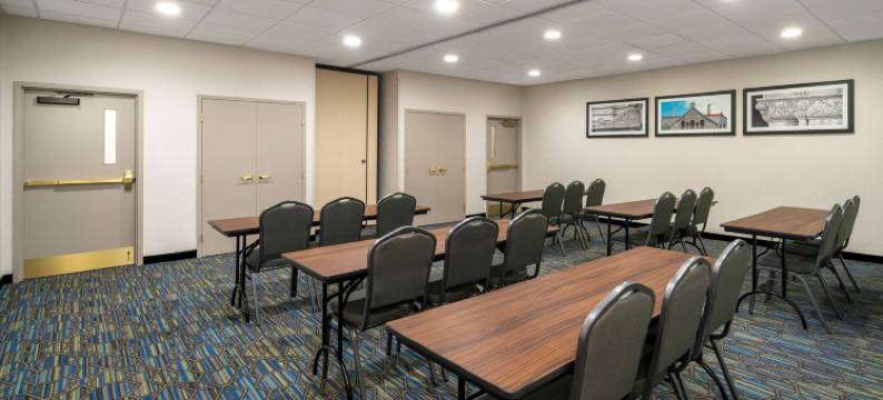 莱瑟姆奥尔巴尼机场拉昆塔温德姆套房酒店(La Quinta Inn & Suites by Wyndham Latham Albany Airport)图片