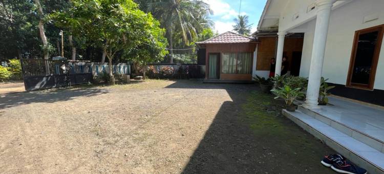 OYO 96881831 斯里甘地红岛海滩民宿，靠近潘切尔海滩(Hotel O Homestay Srikandi Pulau Merah BeachNearPantai Pancer)图片