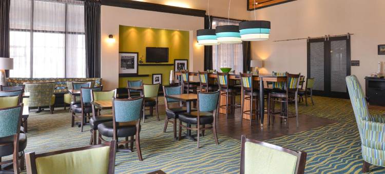 舒适套房酒店(Comfort Inn & Suites Toledo North)图片