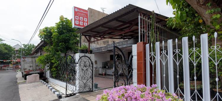 RedDoorz at Osuko Residence Sukomanunggal Jaya图片