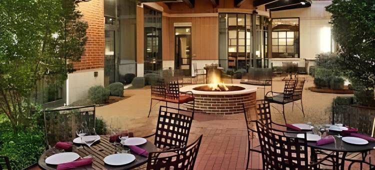 小石城市中心万怡酒店(Courtyard Little Rock Downtown)图片