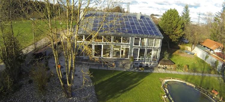 Spacious semi-detached house in the east of Munich with a view of the Alps图片