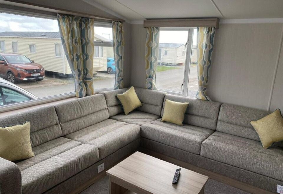 77 The Brambles Hotel Overview