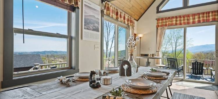 NEW BearWoodsLodge#Mt LaConte ViIEW/ PRIVATE Woods/ WrpAround DECK/Giant Theater图片