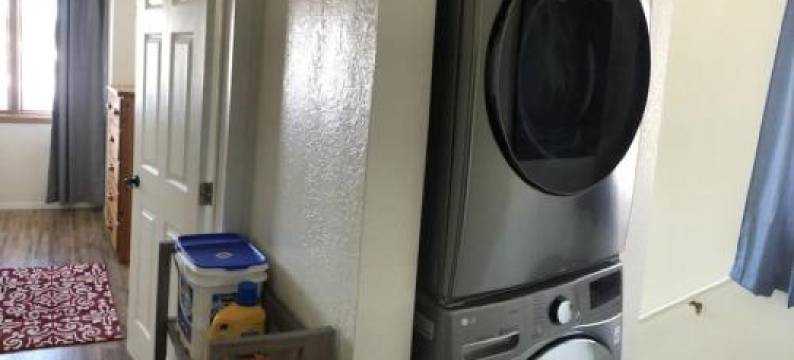 The Moose Crossing图片