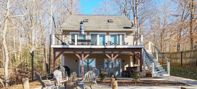 "High Rock Haven- Fire Pit, Welcome Gifts,  Games Room, Hot Tub, 2 Lounges, Lake图片