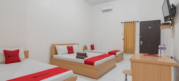 红多兹酒店-近打横锡利旺吉大学(RedDoorz Near Universitas Siliwangi Tasikmalaya)图片