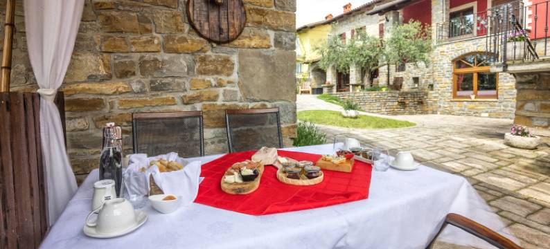 RED FAIRYTALE旅游农场(TouristFarm - Apartments "RED FAIRYTALE")图片