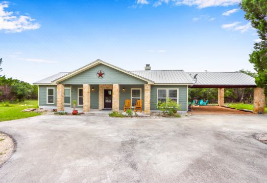 Charming Hideaway with Amazing Views and Cozy Decor - Inviting Retreat Hotel Overview