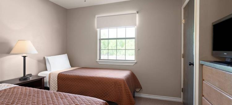 卡里索斯普林斯鹰巢- 温德姆旅屋(Eagle&#x27;s Den Suites Carrizo Springs a Travelodge by Wyndham)图片