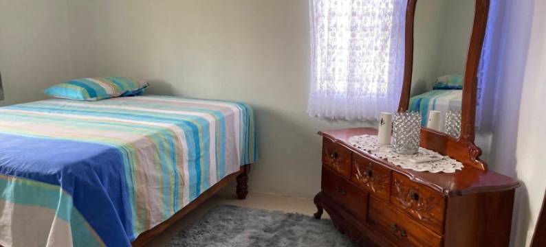 一居室幸福度假屋 - 空调 & 私人花园(1 Bedroom Blissful Retreat - A C & Private Garden)图片