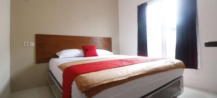 瑞德多兹酒店 - 近班贾尔马辛佳兰艾哈迈德沙亚尼(Urbanview Hotel Ava Banjarmasin by RedDoorz)图片