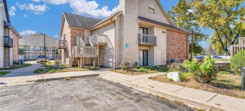 东湖套房(Eastlake Suites Hotel & Conference Center by OYO Urbana)图片