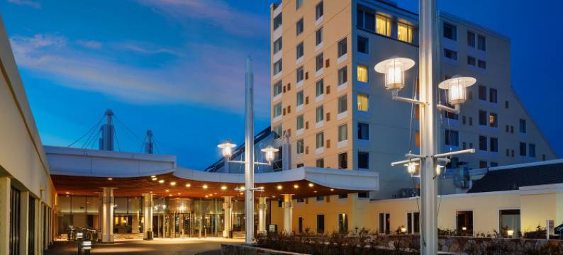 纽波特古尔尼海滨度假村(Newport Harbor Island Resort)图片