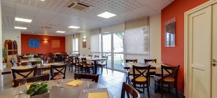 布里特酒店圣梅昂勒格朗恩布罗塞利安德(Brit Hotel Saint-Méen-Le-Grand en Brocéliande)图片