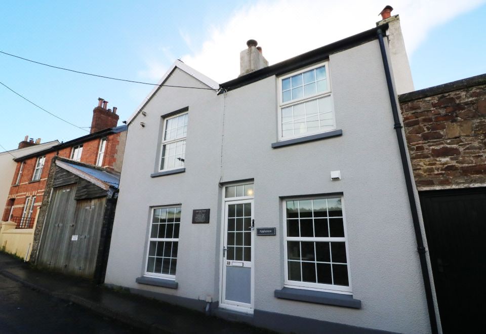 Applestow Hotel Overview