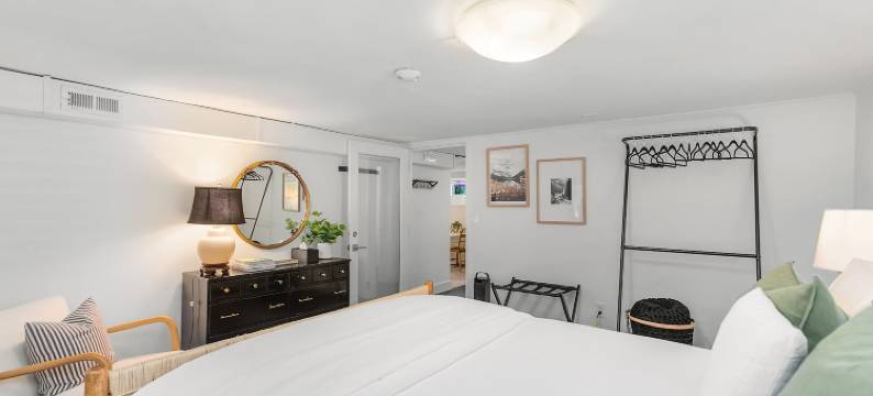 丁香法律(Lilac in Law, Picturesque Lower Unit)图片