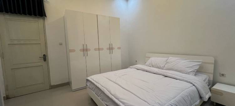 位于尖米士的12卧室公寓-4平方米|带12个独立浴室(Backyard Guest House)图片