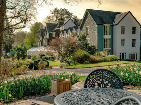 湖畔酒店及水疗中心