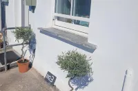 Looe Cottage - Seaside Views, Log Fire, Sleeps 4 - Country Houses