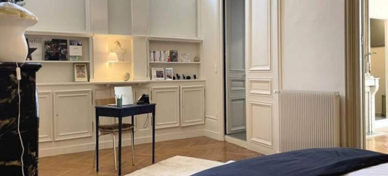 Le Crosne Parking Standing Quiet图片