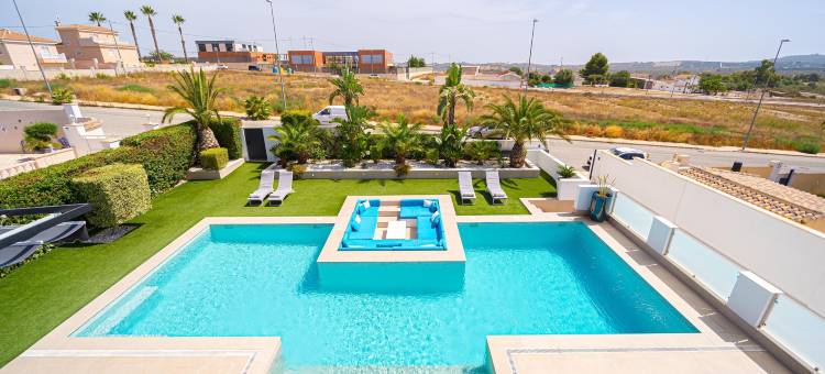 Stylish Villa with Lake Views图片