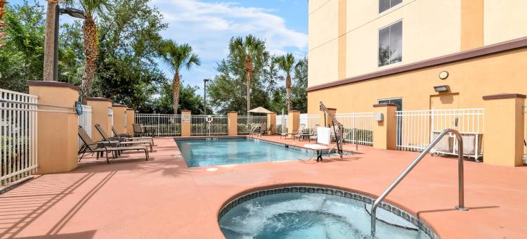 奥兰多机场舒适套房酒店(Comfort Suites Orlando Airport)图片