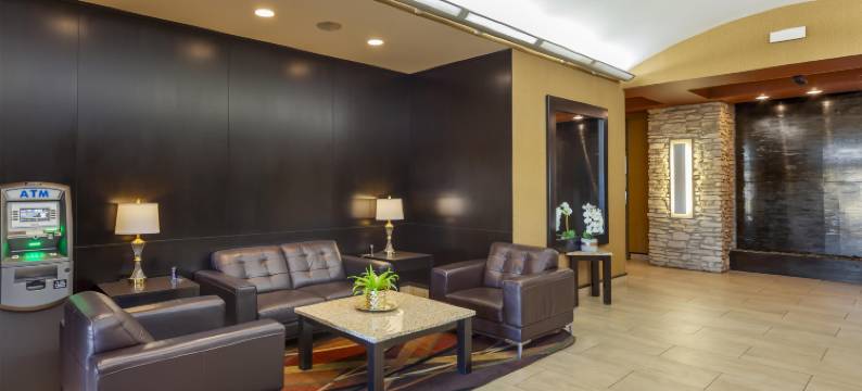 舍伍德帕克公园贝斯特韦斯特优质套房酒店(Best Western Plus Sherwood Park Inn  Suites)图片