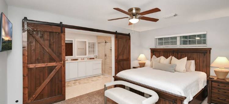 Spacious Modern Cottage Perfect for Families & Pets ~ Gated Parking ~ Sleeps 9+图片