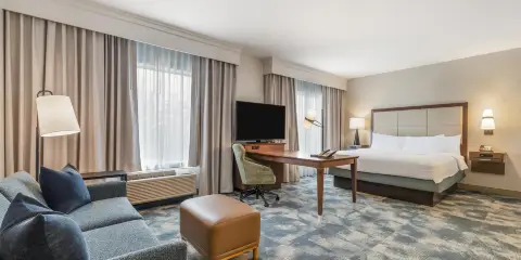 達拉斯-普萊諾東歡朋套房酒店