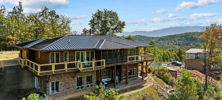五卧四卫豪华小木屋，带热水浴缸、火坑和游戏室(5B/4B Luxe Cabin w/ Hot Tub, Firepit & Game Room)图片