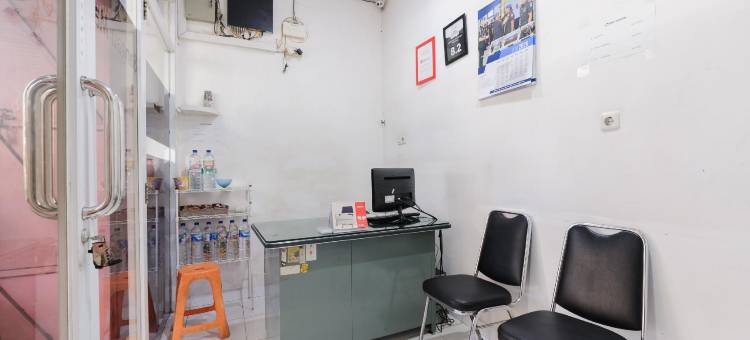 OYO 3929 8安高马斯酒店(RedDoorz at Jalan Bangau Palembang)图片