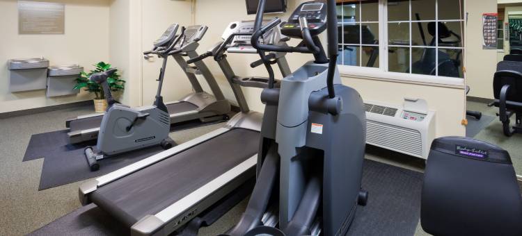 Candlewood Suites 密尔沃基布朗迪尔(Candlewood Suites Milwaukee Brown Deer)图片