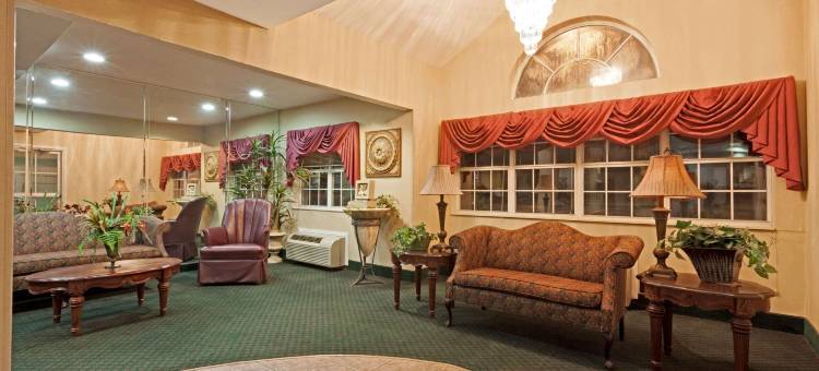 温德姆布兰登露天剧场戴斯酒店及套房(Days Inn & Suites by Wyndham Brandon Amphitheater)图片