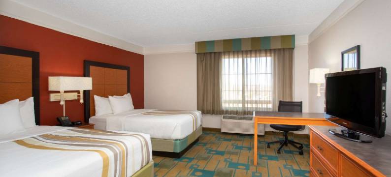 丹佛西南莱克伍德拉昆塔温德姆套房酒店(La Quinta Inn & Suites by Wyndham Denver Southwest Lakewood)图片