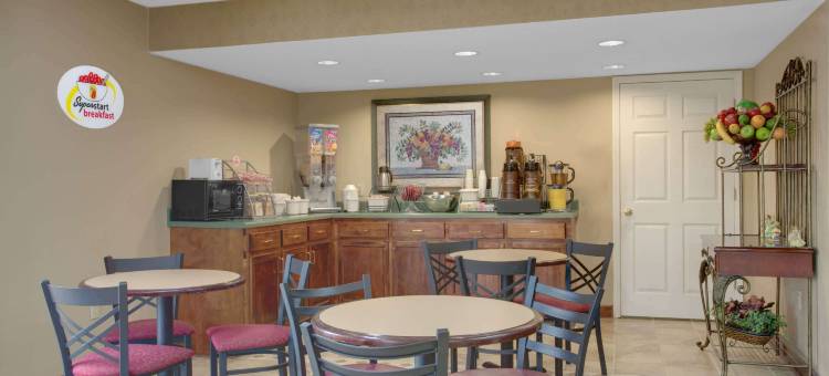 布恩维尔速8酒店(Super 8 by Wyndham Booneville)图片