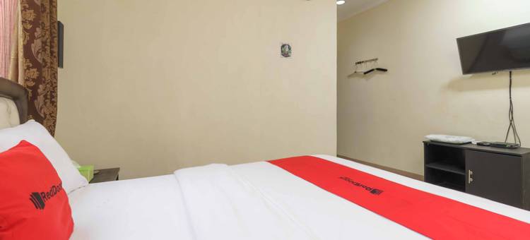 红多兹酒店-近力宝西卡朗城市步行街(RedDoorz Near City Walk Lippo Cikarang)图片