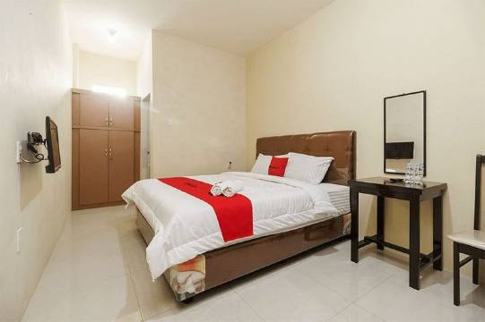 RedDoorz Syariah Near RS Pirngadi Medan