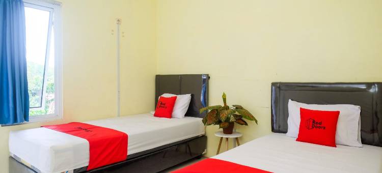 红门酒店-近三宝垄恩加利安佩尔马塔美迪卡医院(RedDoorz Near RS Permata Medika Ngaliyan Semarang)图片