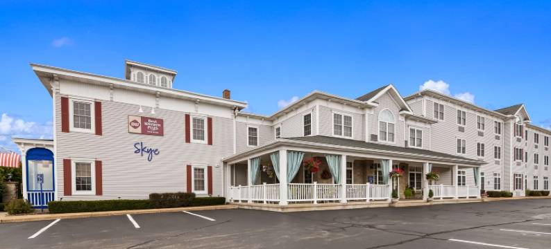 草坪湖贝斯特韦斯特优质套房酒店(Best Western Plus Lawnfield Inn  Suites)图片