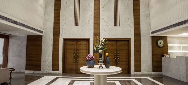 赖布尔辛哈尼亚萨罗瓦门廊酒店(Singhania Sarovar Portico)图片