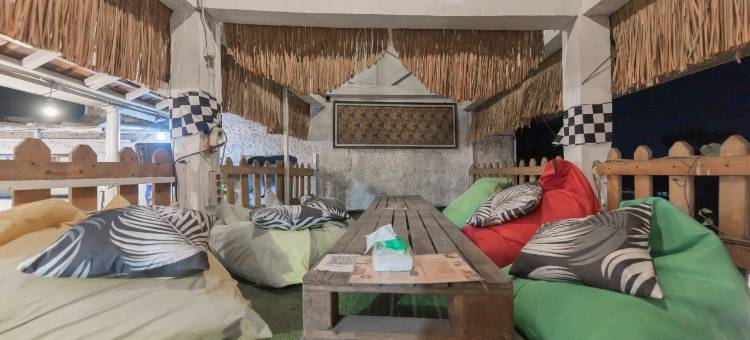 红门酒店-近帕西尔哈亚姆车站芝安朱尔(RedDoorz Near Terminal Pasir Hayam Cianjur)图片