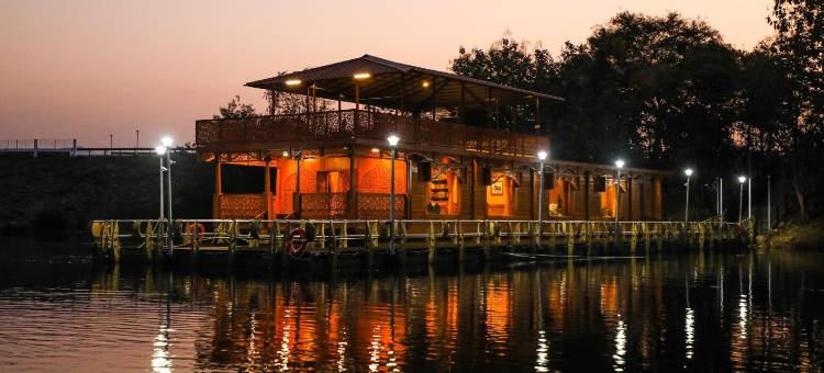 埃克塔豪华船 凯瓦迪亚团结雕像(Palette by CheckIn Ekta Houseboat Statue of Unity Kevadia)图片