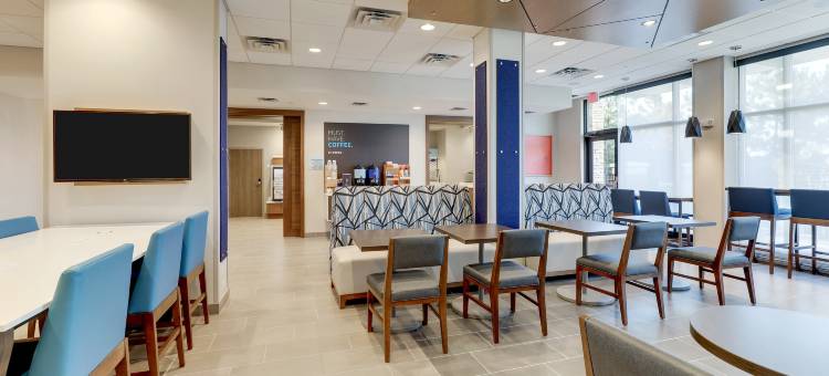 洲际酒店集团旗下霍利斯普林斯罗利地区智选假日酒店(Holiday Inn Express Holly Springs - Raleigh Area)图片