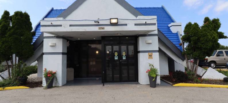 密尔沃基机场酒店(Travelodge by Wyndham Milwaukee)图片