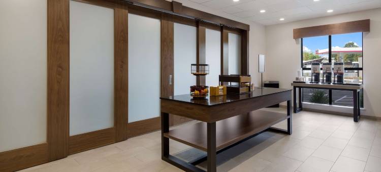 汉普顿康科德(Hampton Inn by Hilton Concord)图片