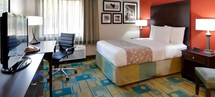 普拉茨堡拉昆塔温德姆套房酒店(La Quinta Inn & Suites by Wyndham Plattsburgh)图片