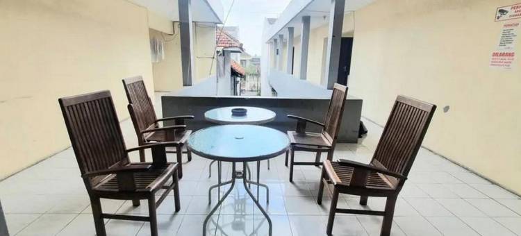 近PGRI坎州阪大学红多兹酒店(RedDoorz Near Universitas Pgri Kanjuruhan)图片
