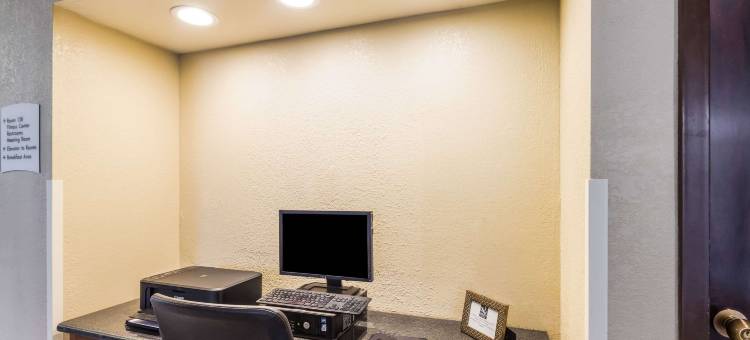 密尔沃基机场品质套房酒店(Quality Suites Milwaukee Airport)图片