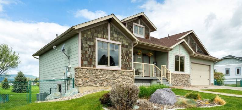 Luxury home, central, & perfect for exploring the Flathead Valley w/firepit.图片